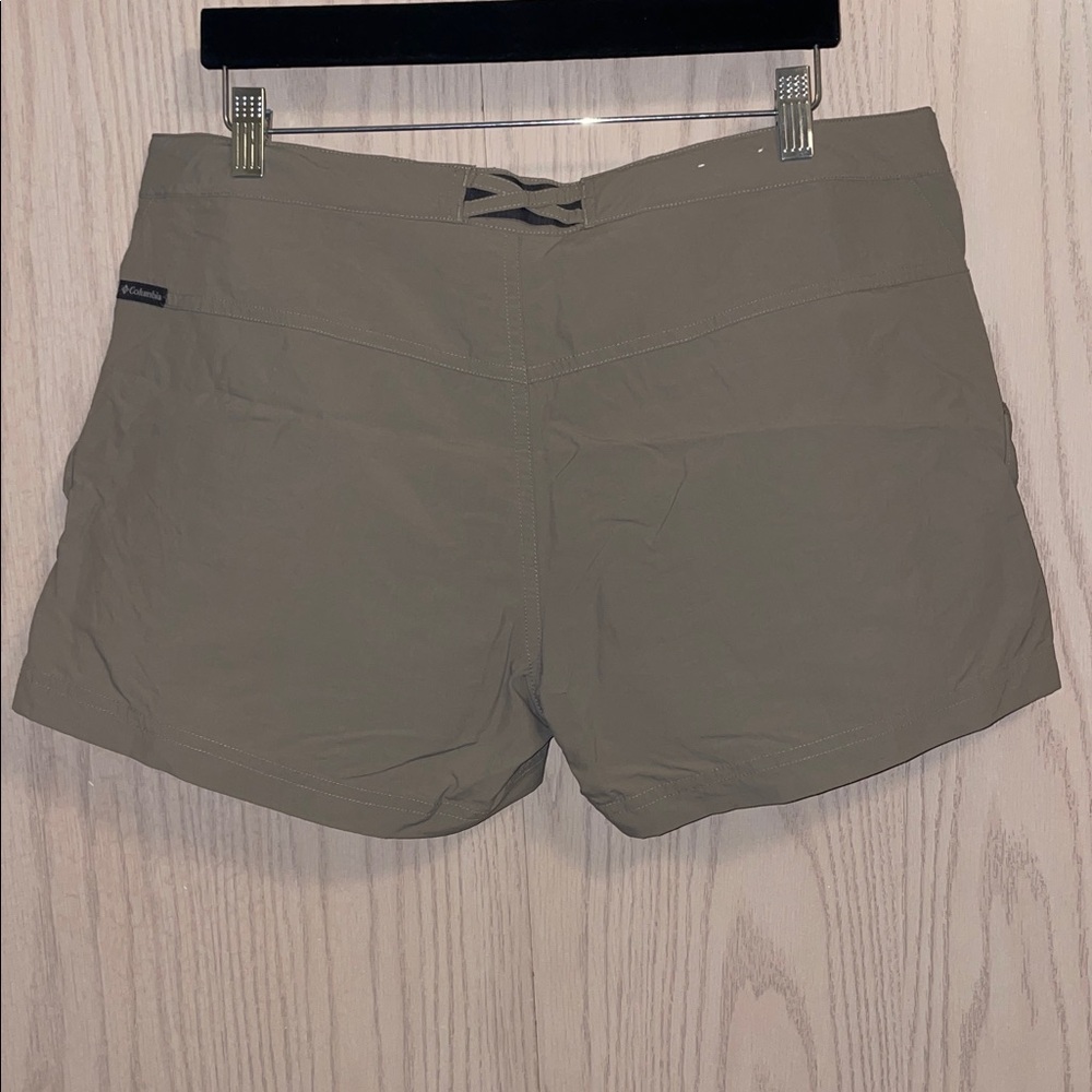 Columbia Omni Shade Wick Women's Large Olive Cargo Shorts with Utility Pockets - Picture 4 of 7